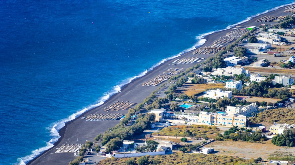 Widok z lotu ptaka na plażę Perivolos